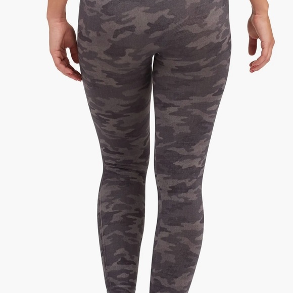 - Spanx Look at Me Now Seamless Leggings XS - Picture 2 of 7